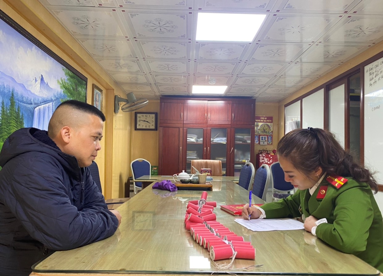 Phòng Cảnh sát quản lý hành chính về trật tự xã hội: Vận động, thu hồi 10,7 kg pháo các loại